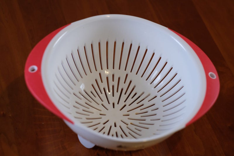 Maxwell & Williams "Maxi" Kitchen Colander / Vegetable Basket Carousel 2