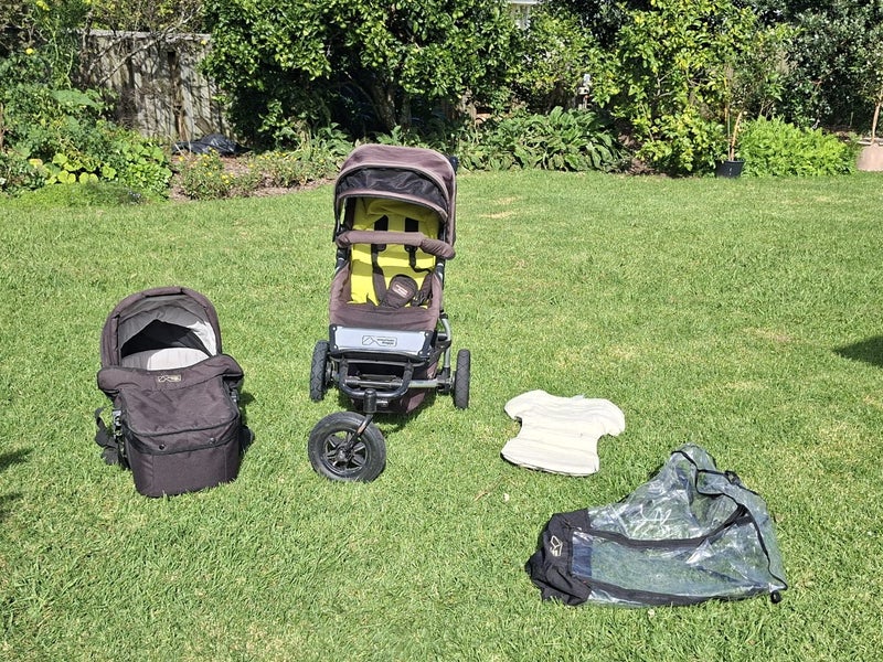 Mountain Buggy Swift Bundle Carousel 1