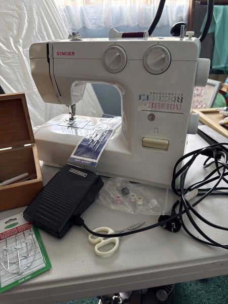 Singer 1120 sewing machine Carousel 1