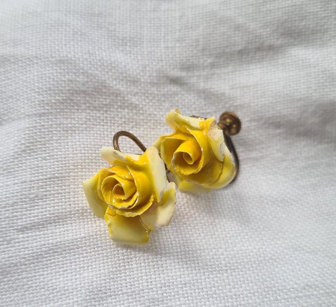 Vintage Denton Ceramic Rose Screwback Earrings. Carousel 4