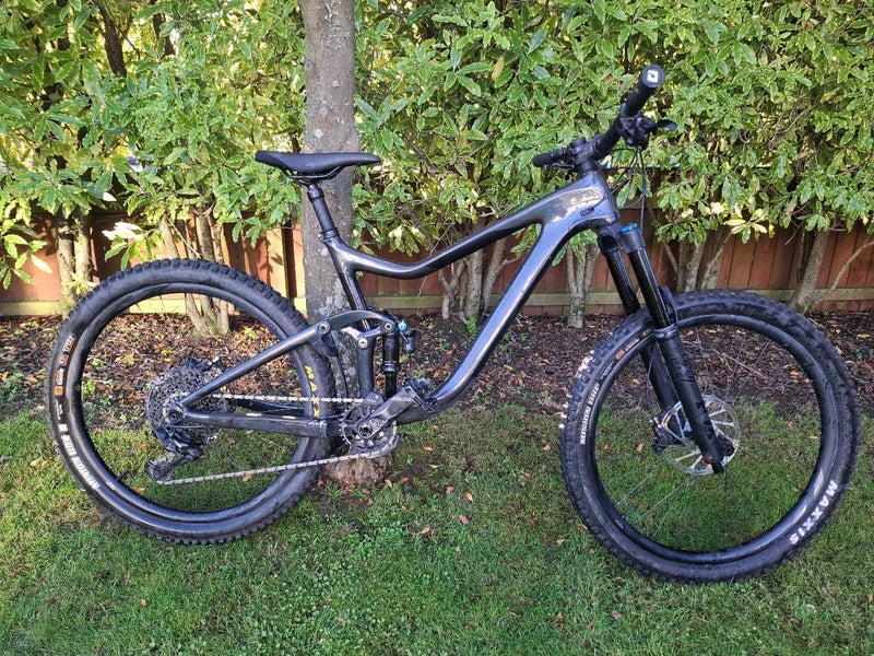 Giant Reign Advanced 27.5 Carousel 1