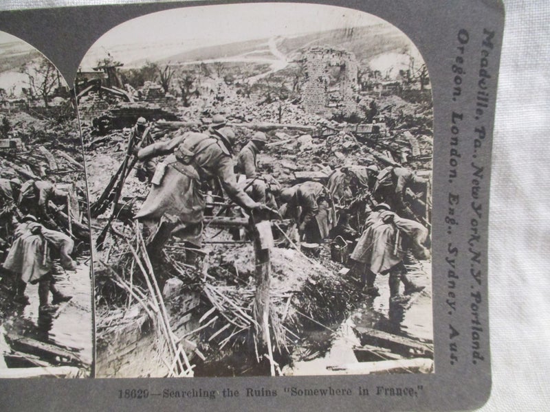 SQQ 1300 - Keystone Stereoview Card - Searching the Ruins France Carousel 1