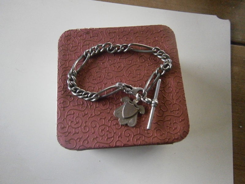 VTG .900 SILVER CHAIN BRACELET+ TBAR & SHIELD FOB (22.5gms) Carousel 1