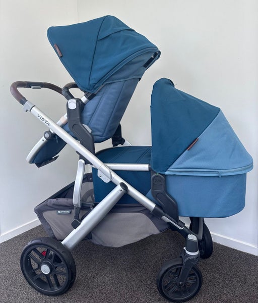 UPPAbaby Vista V2 Pram With Bassinet and Extras Carousel 1