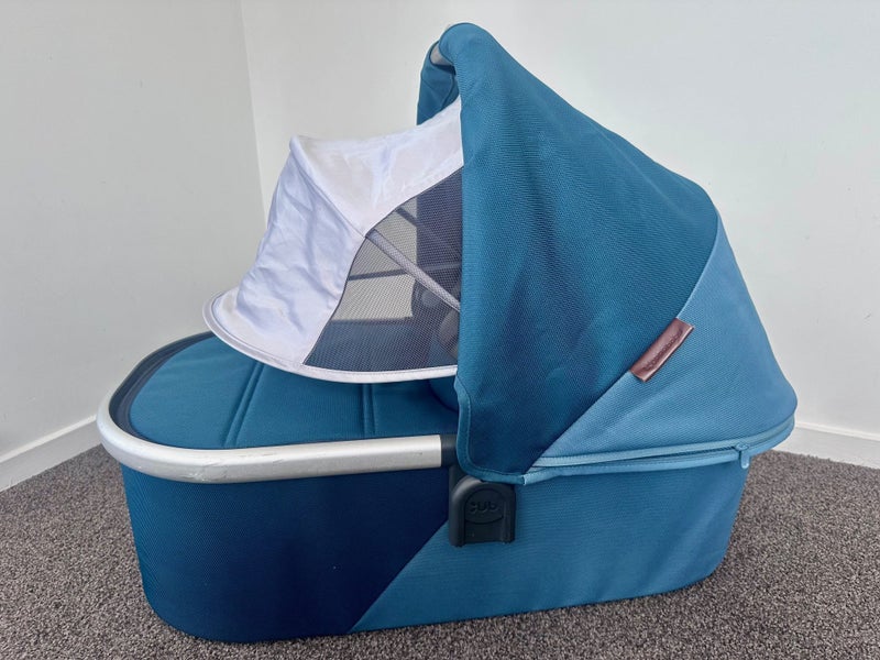 UPPAbaby Vista V2 Pram With Bassinet and Extras Carousel 2