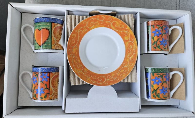 New set of 4 quality Coffee Cups and Saucers Carousel 7