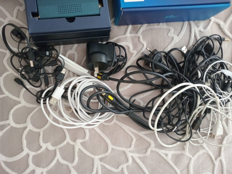 Bulk Electronics & Cables. Carousel 9