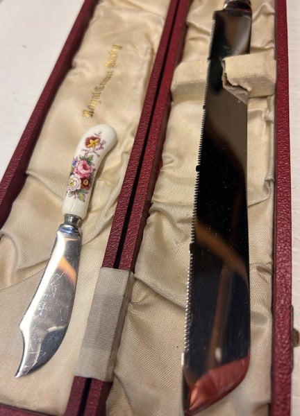 VINTAGE ROYAL CROWN DERBY "DERBY POSIES" 2-PIECE CUTLERY SET Carousel 2