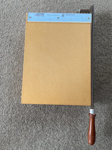 Paper guillotine Carousel 1