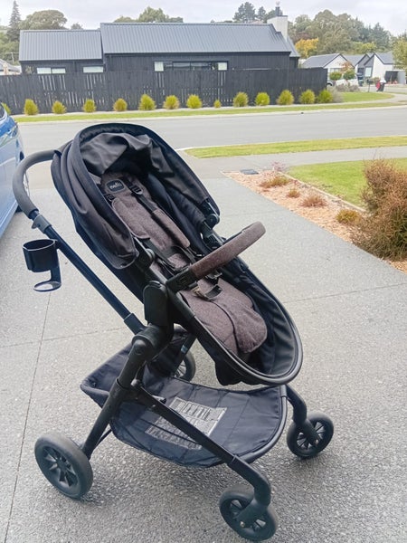 Even flow pivot modular pram Carousel 2