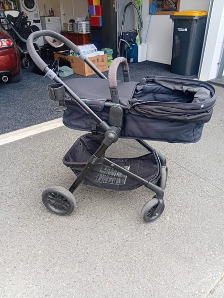 Even flow pivot modular pram Carousel 1