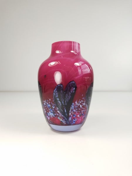 Vintage Caithness Cadenza Hearts Art Glass Vase - $1 Reserve Charity Auction! Carousel 1
