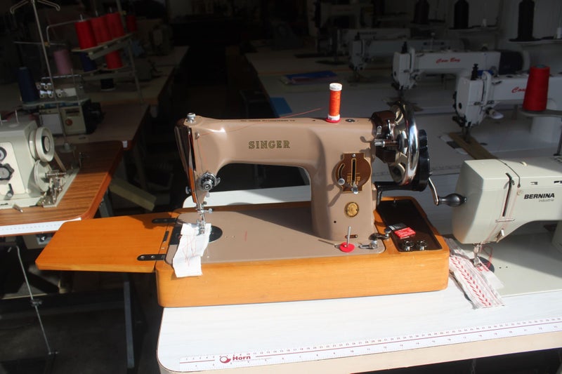 SINGER 201 HAND SEWING MACHINE Carousel 1