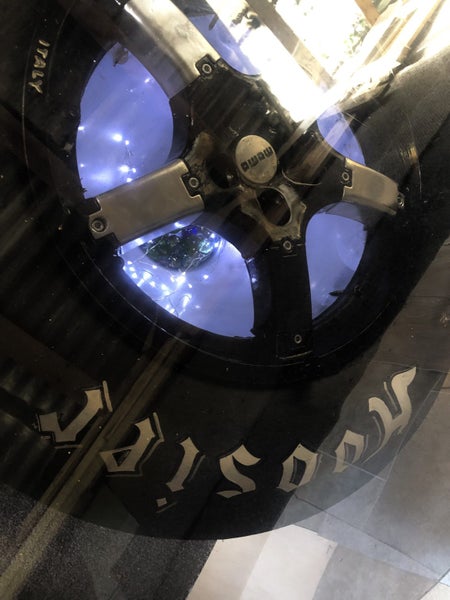 Hoosier & Momo table Carousel 1