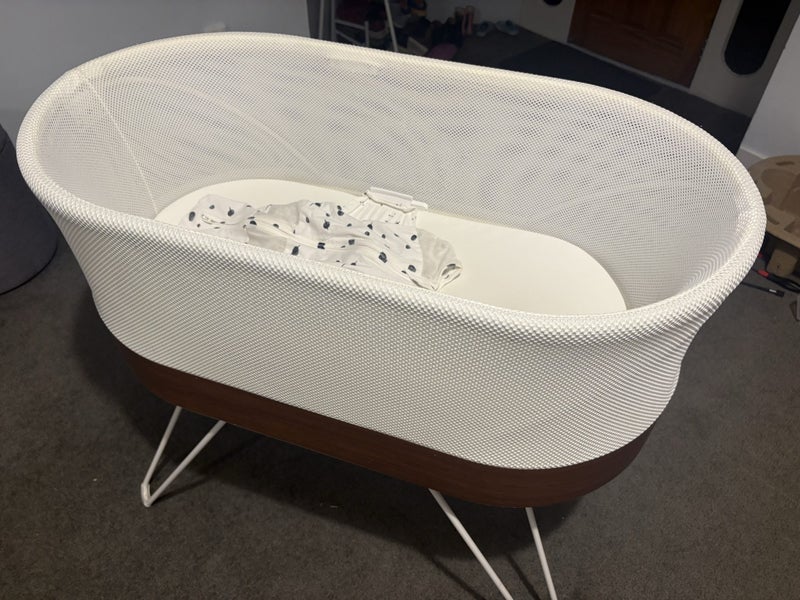 Happiest Baby SNOO Smart Sleeper Bassinet – Excellent Condition Carousel 1