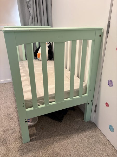 Baby cot - Genesis Monterey (used) + Touchwood mattress Carousel 2