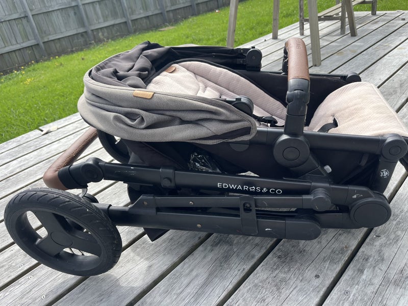 Edwards and Co Pram and accessories Carousel 8