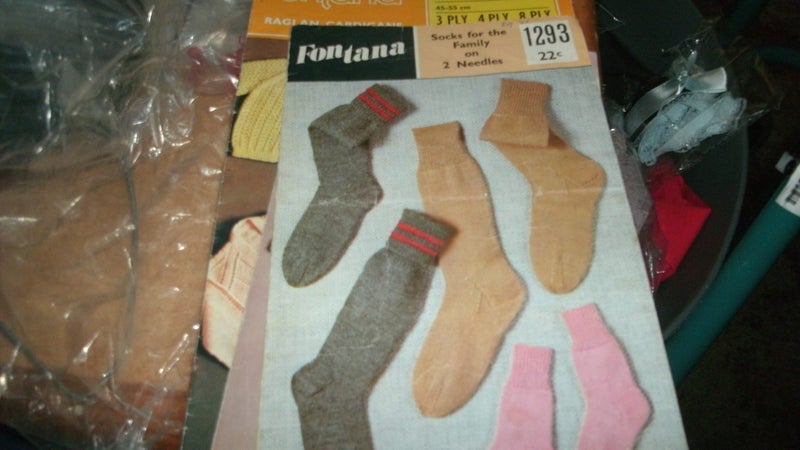 FANTANA SOCKFOR FAMILY ON 2 NEEDLES Carousel 1