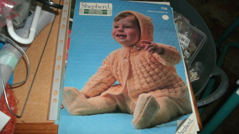 SHEPHERD GLEN MIST 8PLY CREPE PATTERN HOOD SET 6-1YRS Carousel 1