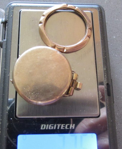 3.75 Grams 9 CT Gold For Scrap Watch Case and Bezel Carousel 1