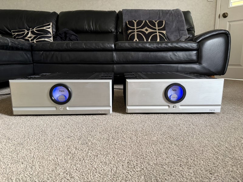 Pass Labs x260.8 Monoblock Amplfiiers -- 260W PER CHANNEL HIGH-END!!! Carousel 2