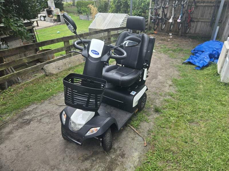 Pegasus Metro Mobility Scooter – White Carousel 2