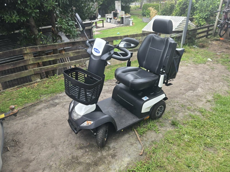 Pegasus Metro Mobility Scooter – White Carousel 1