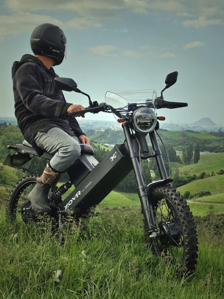 XOVR-X1 2024 - ELECTRIC 2X2 BIKE - ROAD LEGAL (RIDE ON CAR LEARNERS) Carousel 1