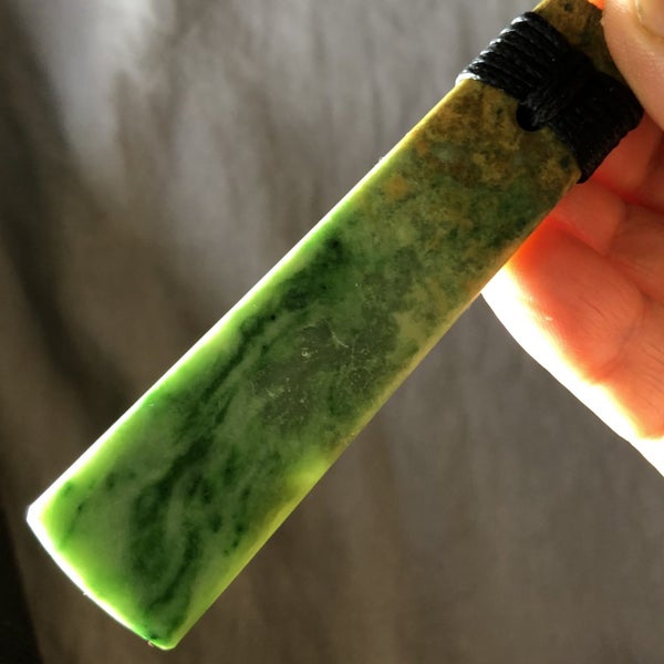 2 DAY AUCTION! 8.9cm NZ Greenstone Toki Pendant Carousel 2