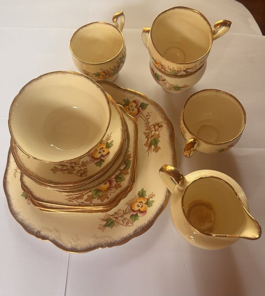 English tea set Carousel 1