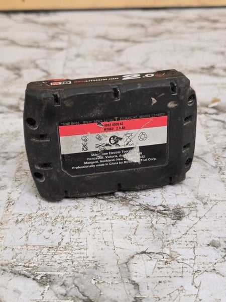 *1$ FAULTY AUCTION* Milwaukee 2.0AH Battery Carousel 4
