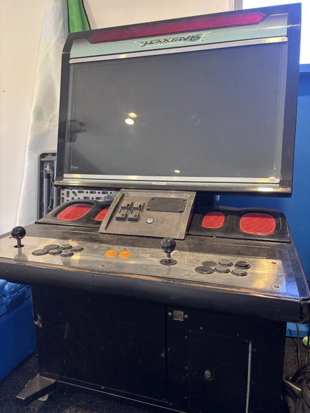 Arcade machine - Tekken 6 Carousel 1