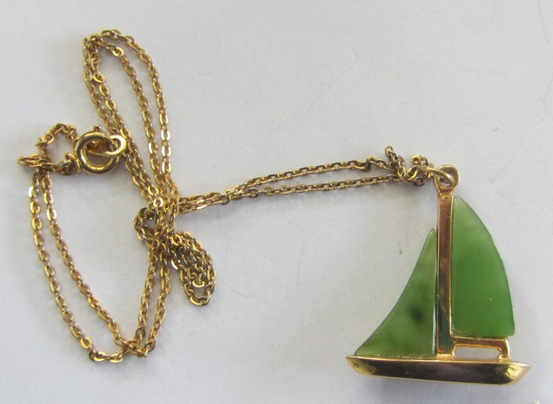 GILT AND POUNAMU YACHT NECKLACE Carousel 2