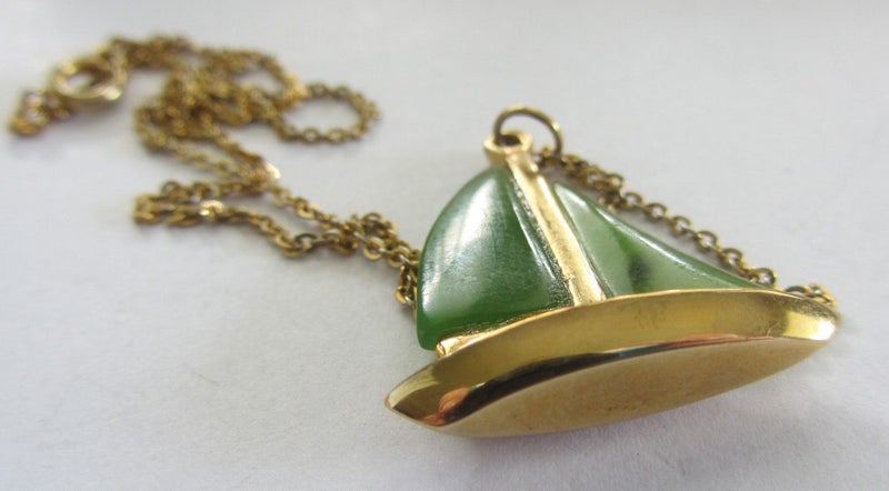 GILT AND POUNAMU YACHT NECKLACE Carousel 5