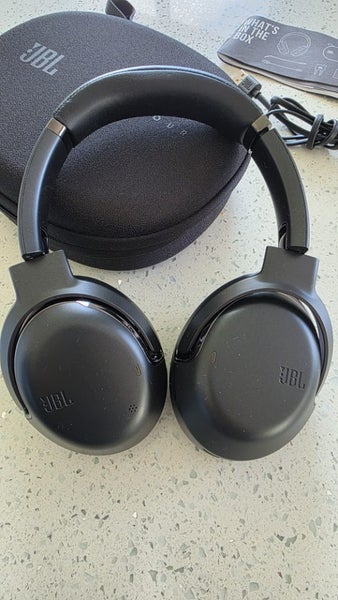JBL Tour One M2 Wireless Over-Ear Noise Cancelling Headphones Carousel 4
