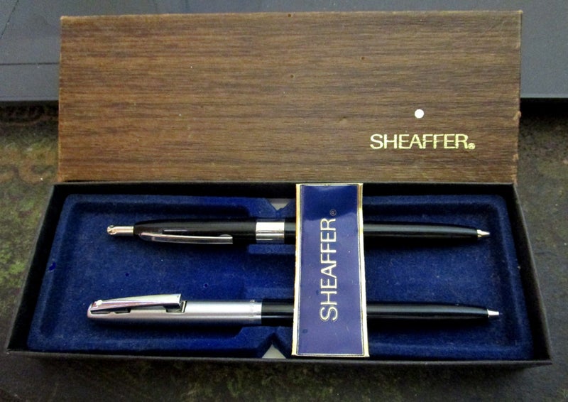 *** VINTAGE SHEAFFER PEN IN ORIGINAL CASE *** Carousel 1