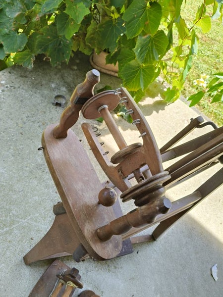 Authentic spinning wheel Carousel 2