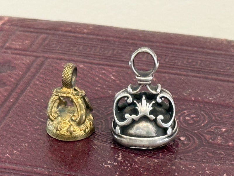 Vintage Seals x 2 Carousel 2