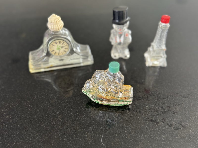Collectable vintage Avon glass perfume bottles Carousel 1