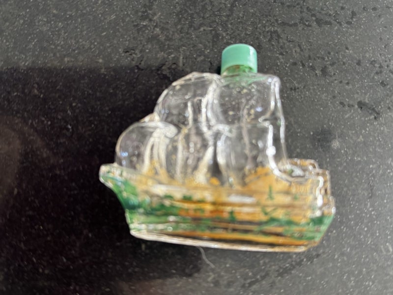 Collectable vintage Avon glass perfume bottles Carousel 2