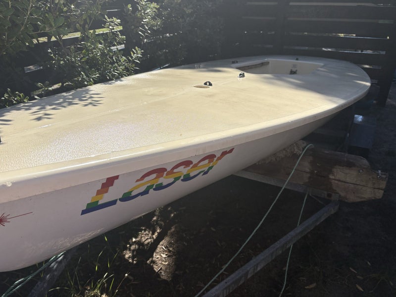 Laser sail boat Carousel 1