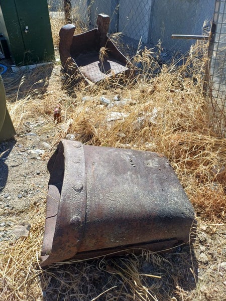 Dredge buckets Carousel 1