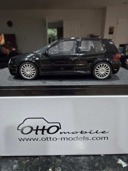 Ottomobile Volkswagen Golf R32 Carousel 1