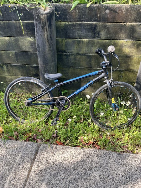 HARO race BMX Carousel 1