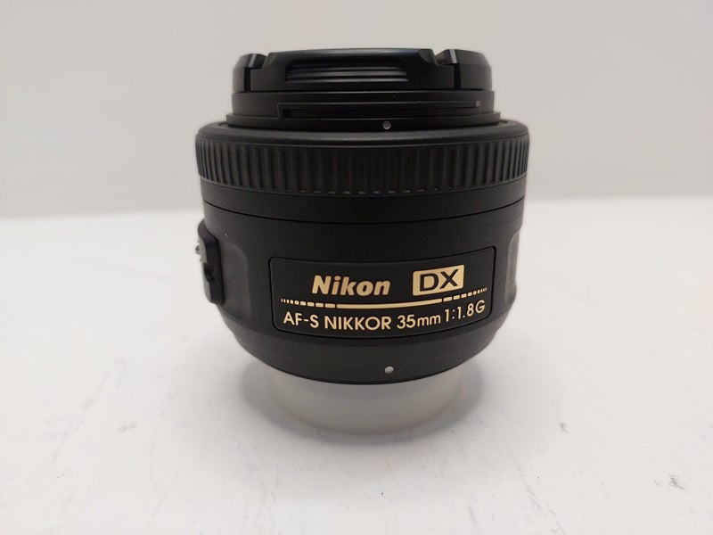 Nikon AF-S DX NIKKOR 35mm f/1.8G Lens Carousel 1