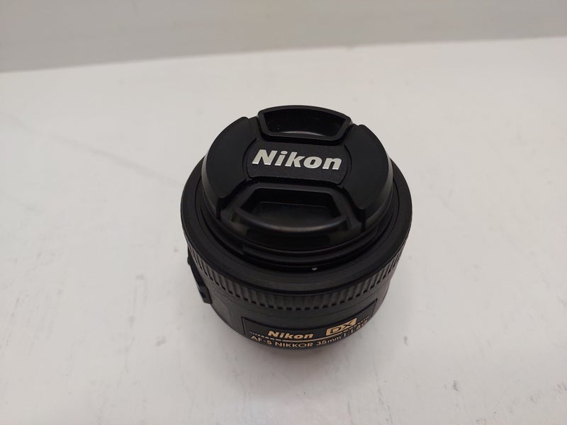Nikon AF-S DX NIKKOR 35mm f/1.8G Lens Carousel 2