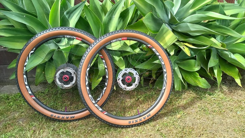 Stans Valor carbon 27.5 wheels Carousel 1