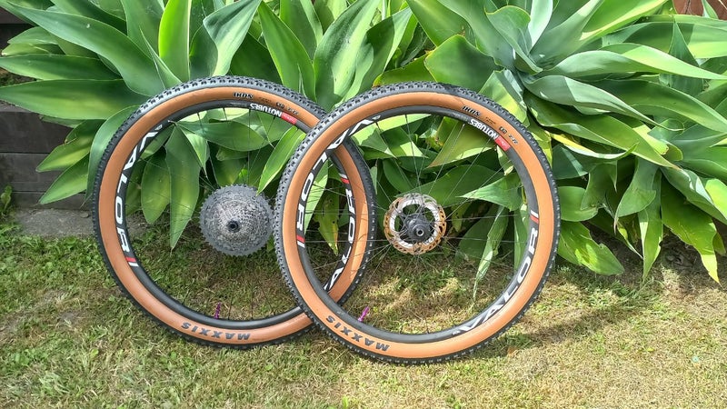 Stans Valor carbon 27.5 wheels Carousel 2