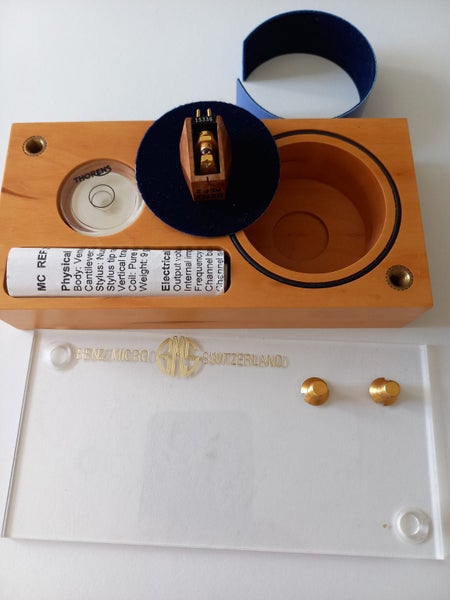 Benz Micro Cartridge Ref. 2 in excellent condition, with original Wood Box! Carousel 1