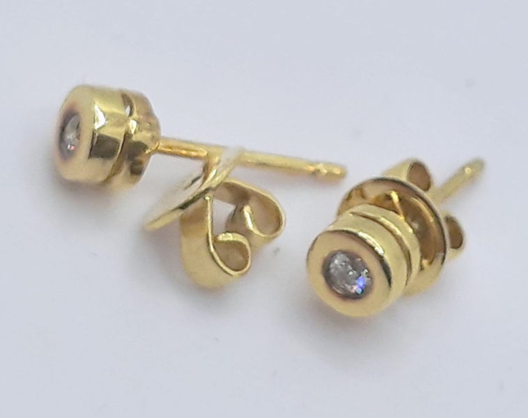 14ct yellow Gold & Diamond studs Carousel 2